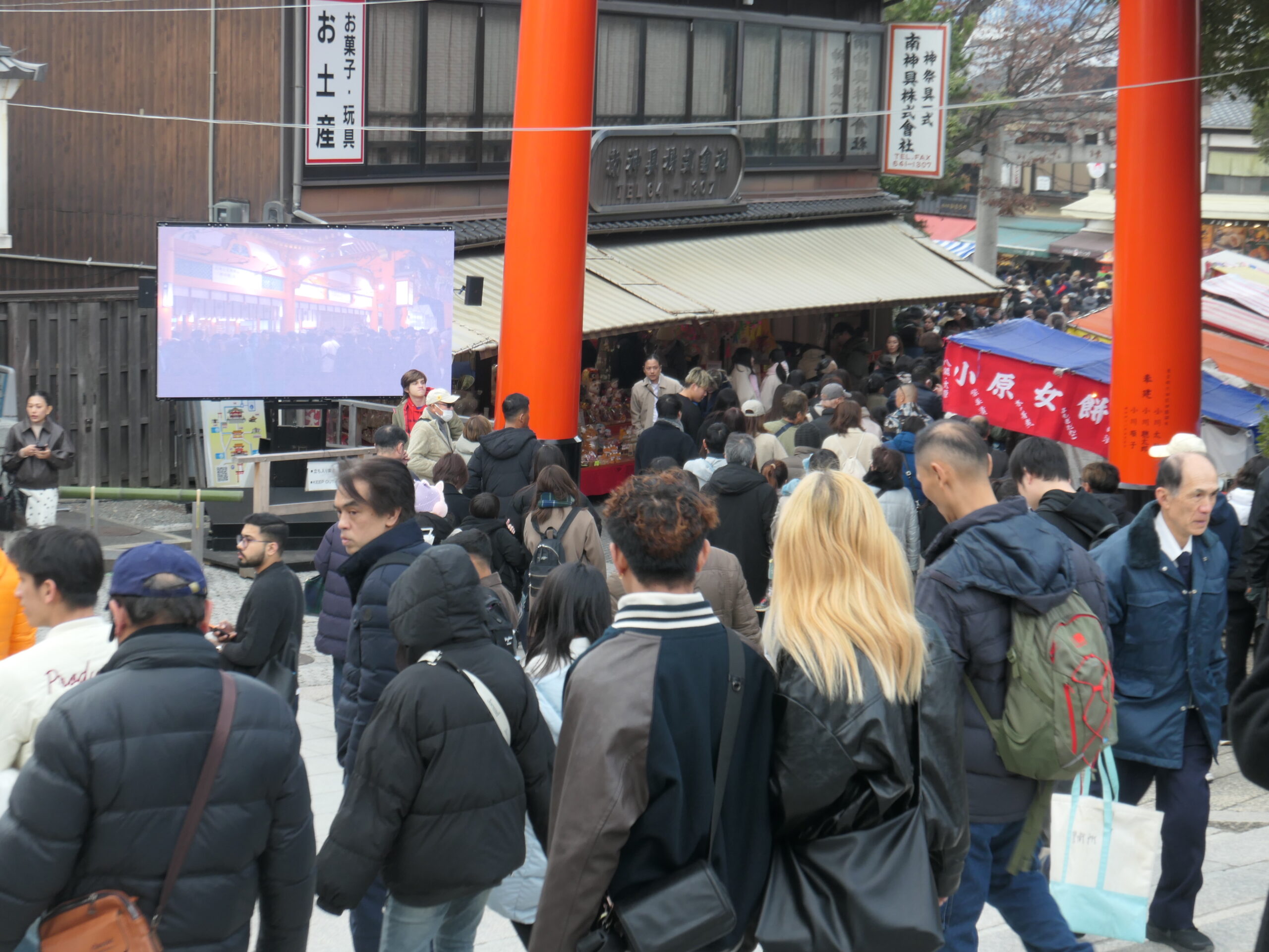 初詣客数西日本第一位の京都・伏見稲荷大社参道に初詣大型LEDビジョンを設置します