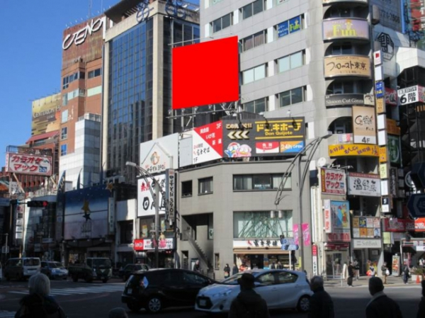 御徒町　上野広小路交差点に面した屋外広告