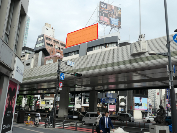 六本木交差点より可視できます