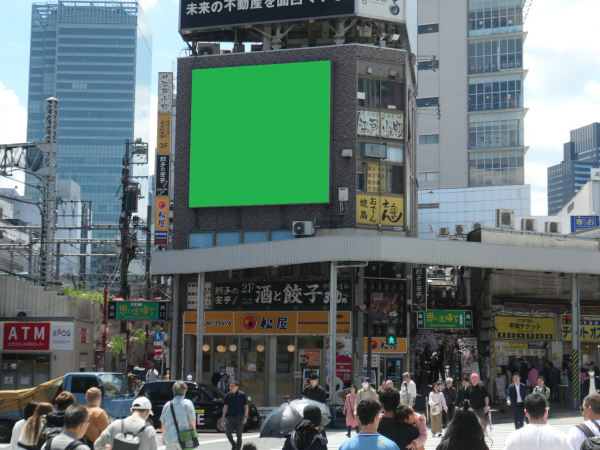 新宿大ガード西交差点より視認